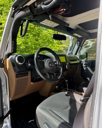 Jeep Wrangler cena 142000 przebieg: 90000, rok produkcji 2017 z Gdańsk małe 352